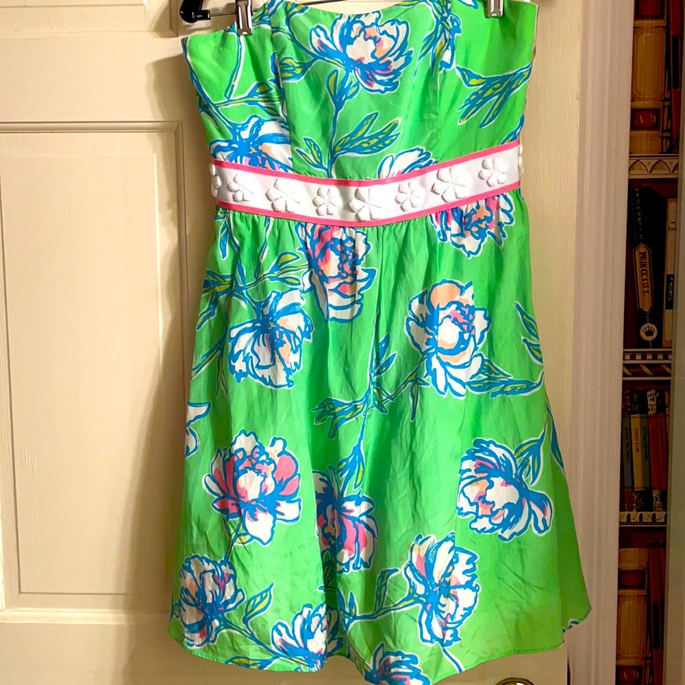 Great spring dress!! Photographs well!